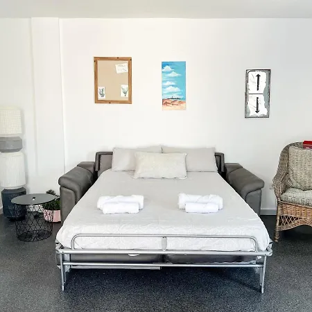 Cozy House - View & Balcony Apartment